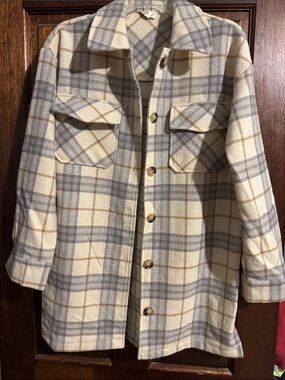 Cream & Gray Plaid Women’s Shacket Jacket